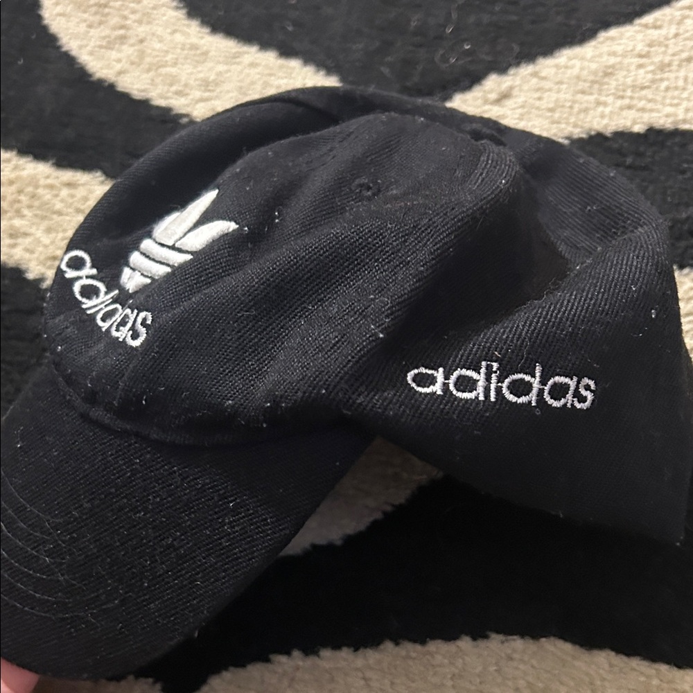 Adidas Classic Black and White Cap - Picture 2 of 3